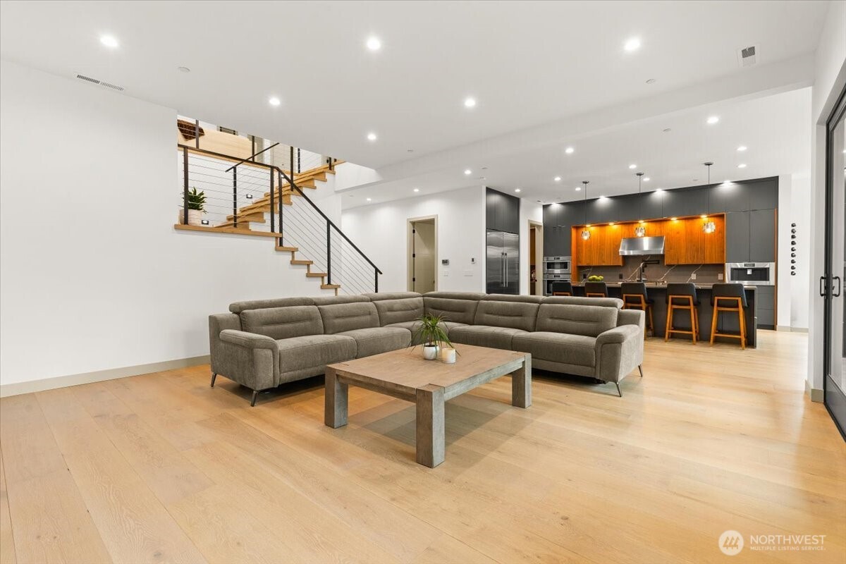 22713 SE 34th Court , Sammamish, WA 98075