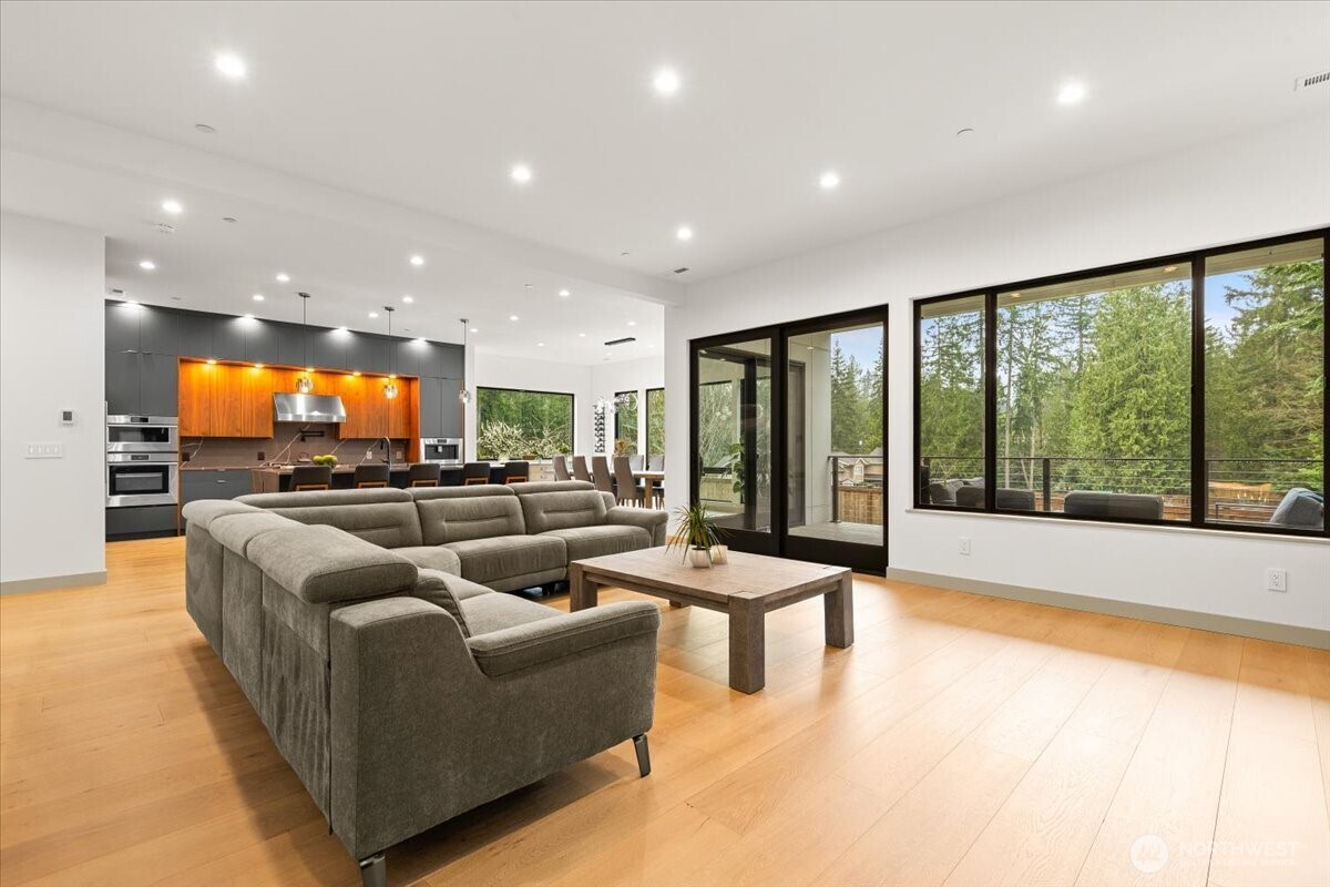 22713 SE 34th Court , Sammamish, WA 98075