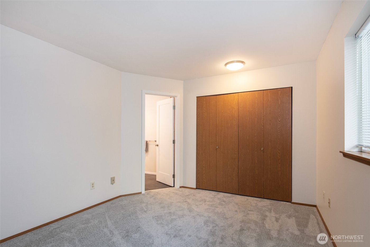 9741 Woodlawn Avenue N, Seattle, WA 98103