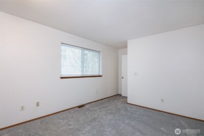 9741 Woodlawn Avenue N, Seattle, WA 98103 - Photo 13