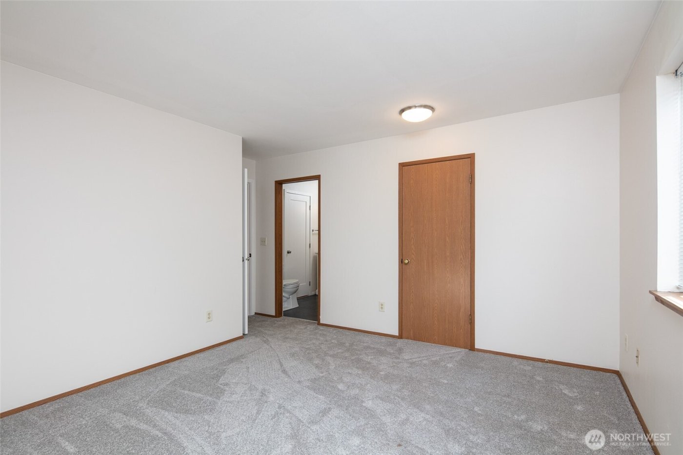 9741 Woodlawn Avenue N, Seattle, WA 98103