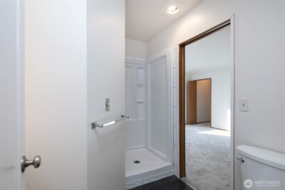 9741 Woodlawn Avenue N, Seattle, WA 98103 - Photo 15