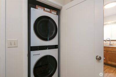 9741 Woodlawn Avenue N, Seattle, WA 98103 - Photo 16