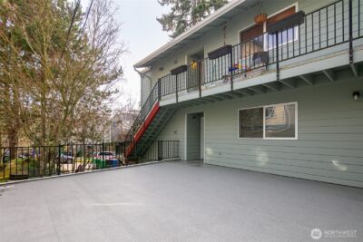 9741 Woodlawn Avenue N, Seattle, WA 98103 - Photo 2
