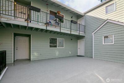 9741 Woodlawn Avenue N, Seattle, WA 98103 - Photo 3