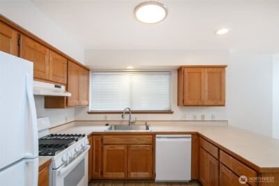 9741 Woodlawn Avenue N, Seattle, WA 98103 - Photo 4