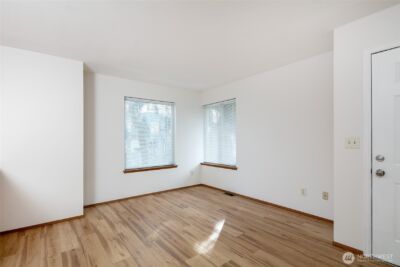 9741 Woodlawn Avenue N, Seattle, WA 98103 - Photo 8