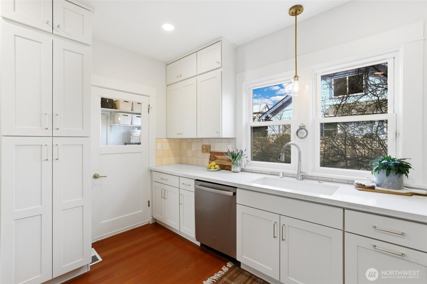 710 S Lawrence Street , Tacoma, WA 98405