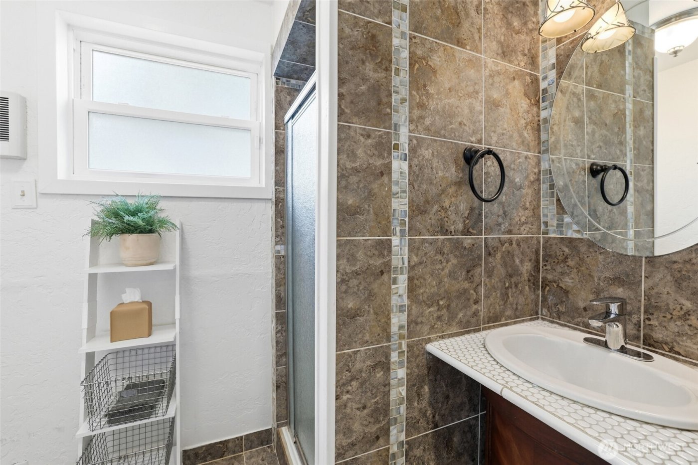 710 S Lawrence Street , Tacoma, WA 98405