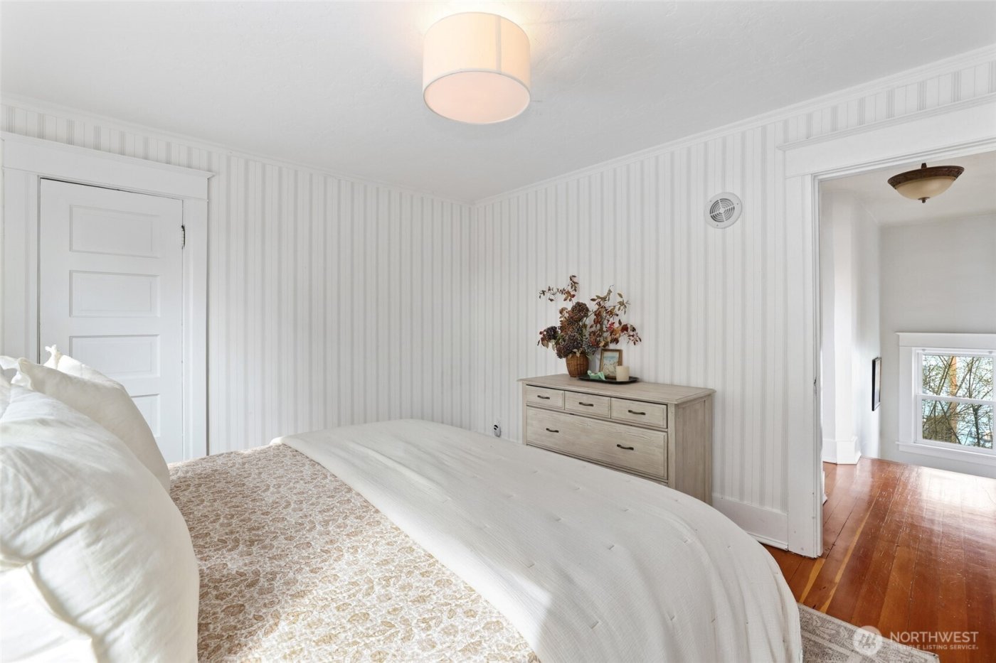 710 S Lawrence Street , Tacoma, WA 98405