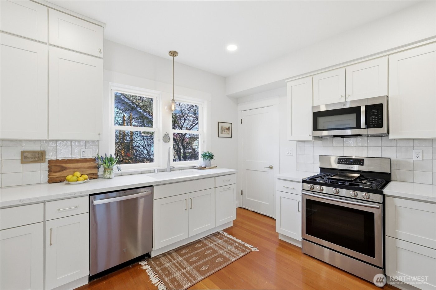 710 S Lawrence Street , Tacoma, WA 98405