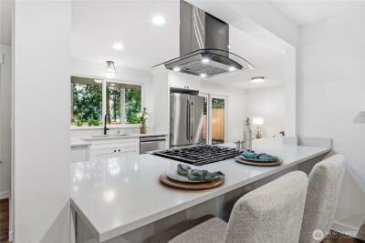 11903 NE 142nd Place , Kirkland, WA 98034-1454 - Photo 2