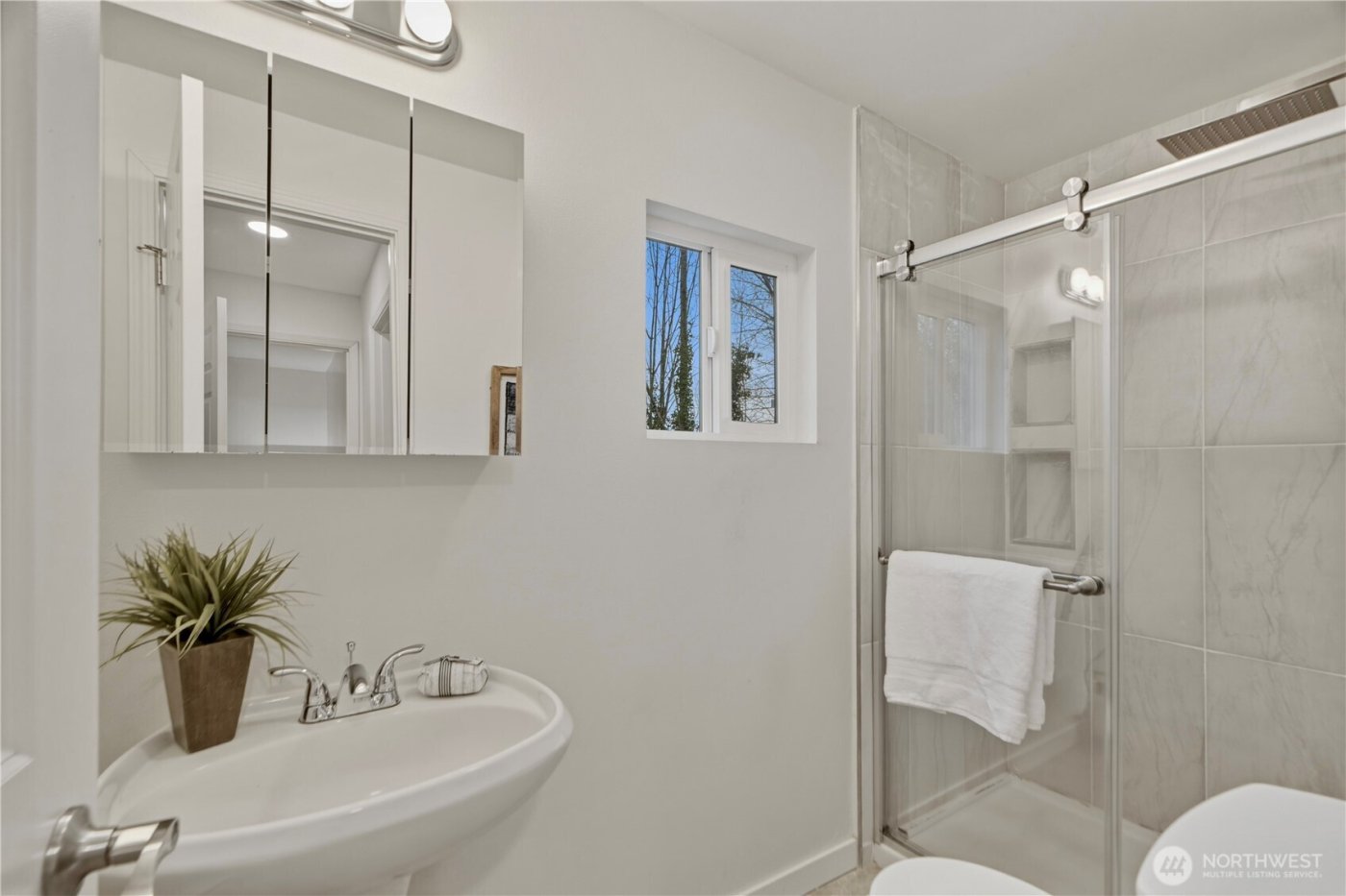 12625 SE 42nd Street , Bellevue, WA 98006