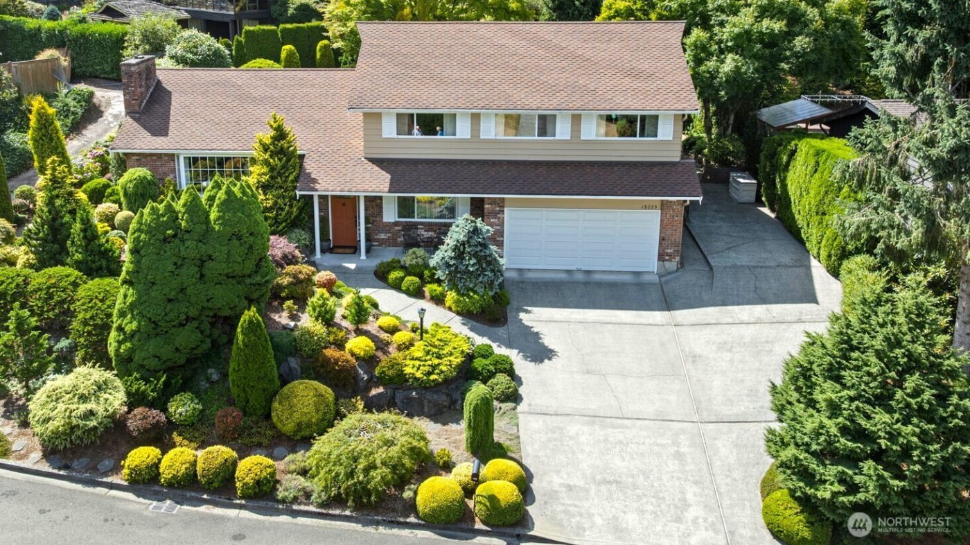 19225 51st Avenue NE, Lake Forest Park, WA 98155-2940