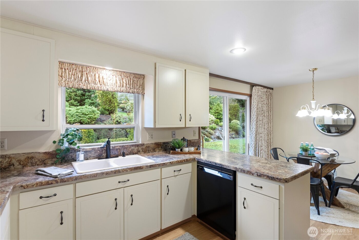 19225 51st Avenue NE, Lake Forest Park, WA 98155-2940