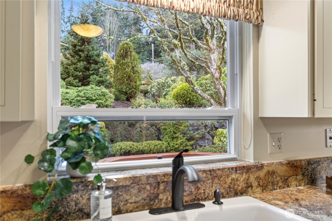 19225 51st Avenue NE, Lake Forest Park, WA 98155-2940