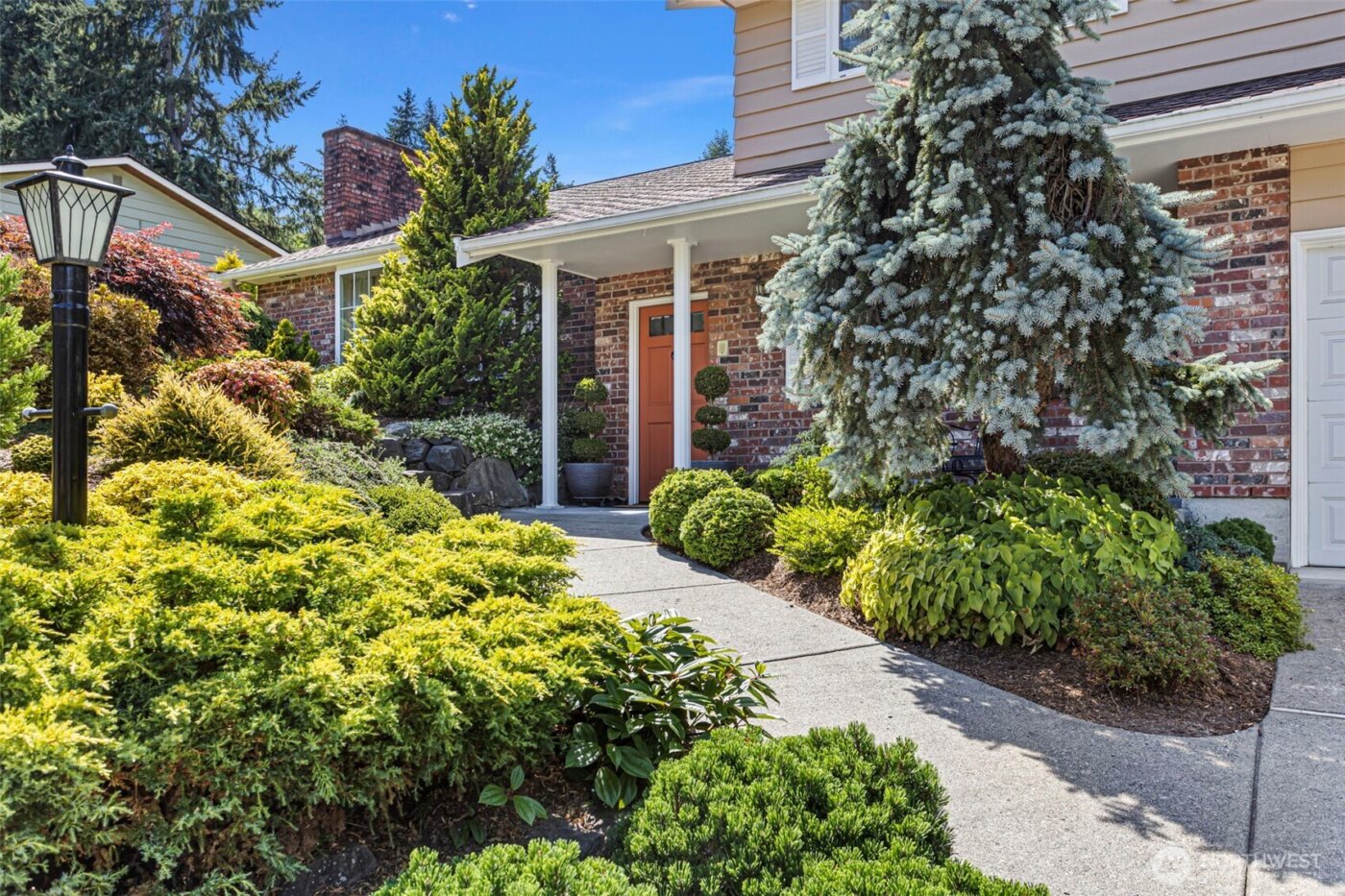 19225 51st Avenue NE, Lake Forest Park, WA 98155-2940