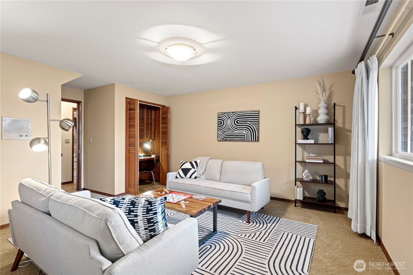 19225 51st Avenue NE, Lake Forest Park, WA 98155-2940