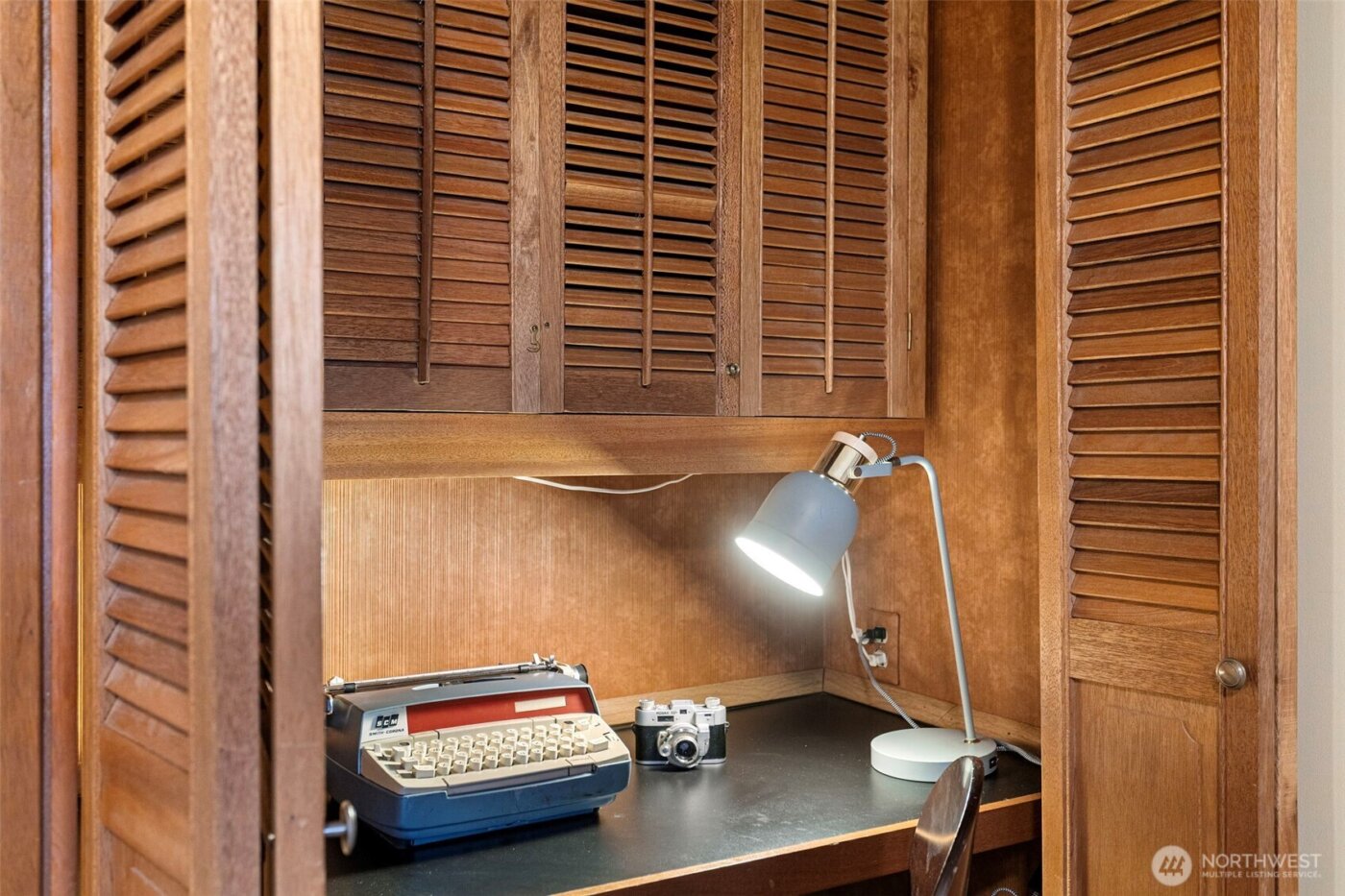 19225 51st Avenue NE, Lake Forest Park, WA 98155-2940