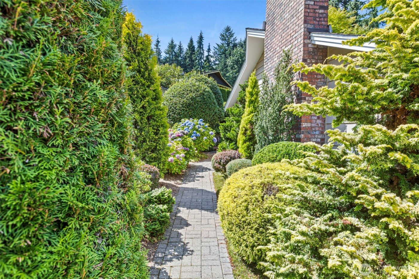 19225 51st Avenue NE, Lake Forest Park, WA 98155-2940