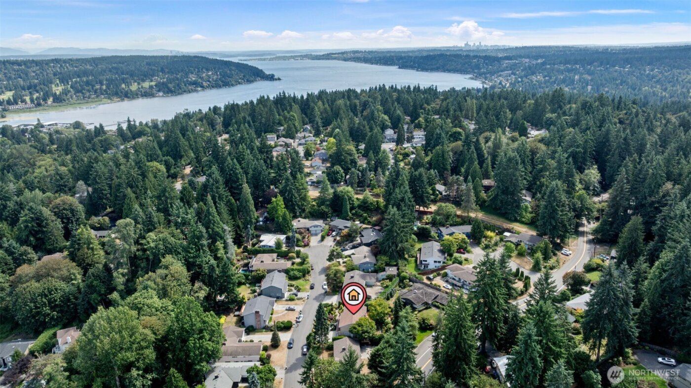 19225 51st Avenue NE, Lake Forest Park, WA 98155-2940