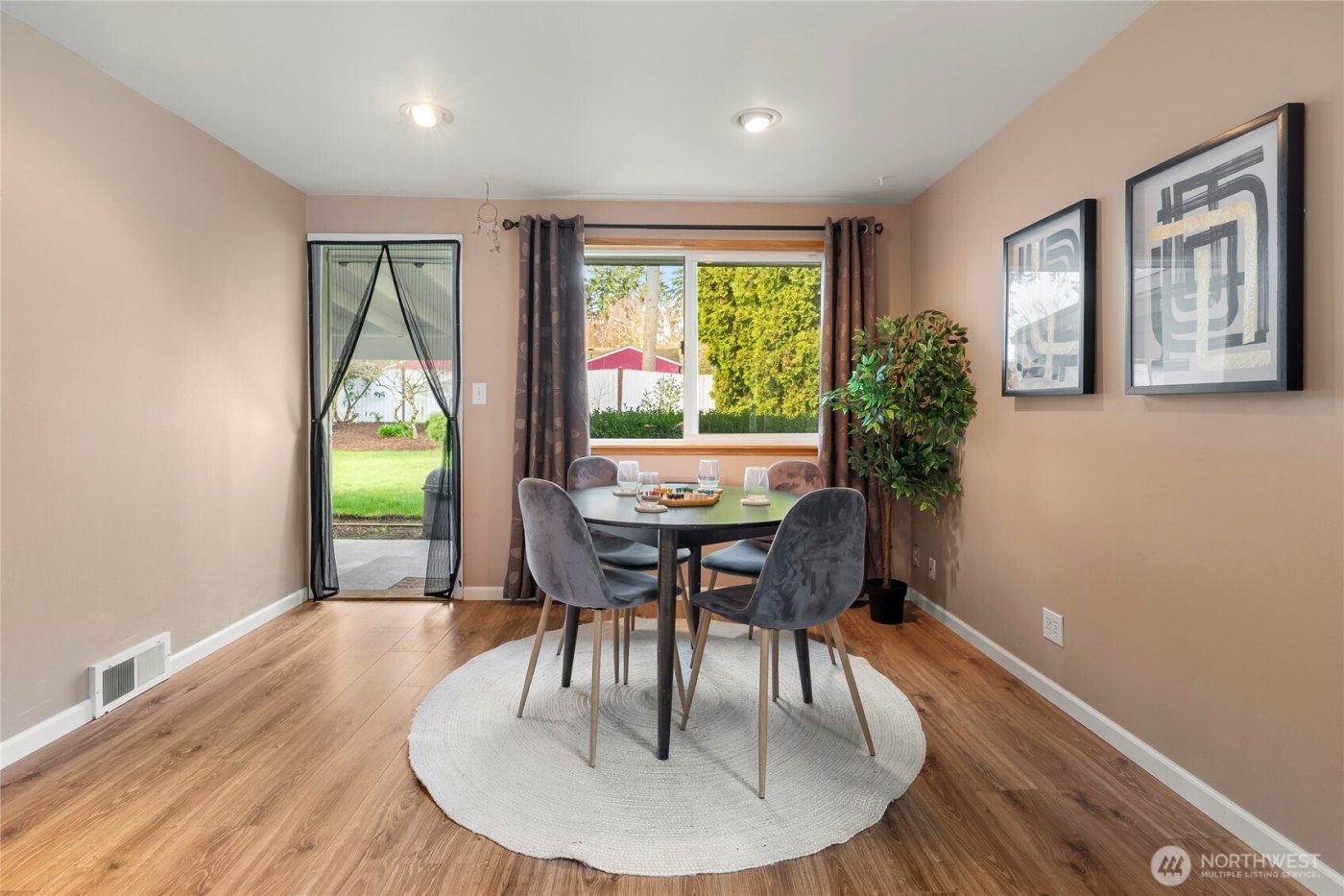 19513 Meridian Avenue N, Shoreline, WA 98133