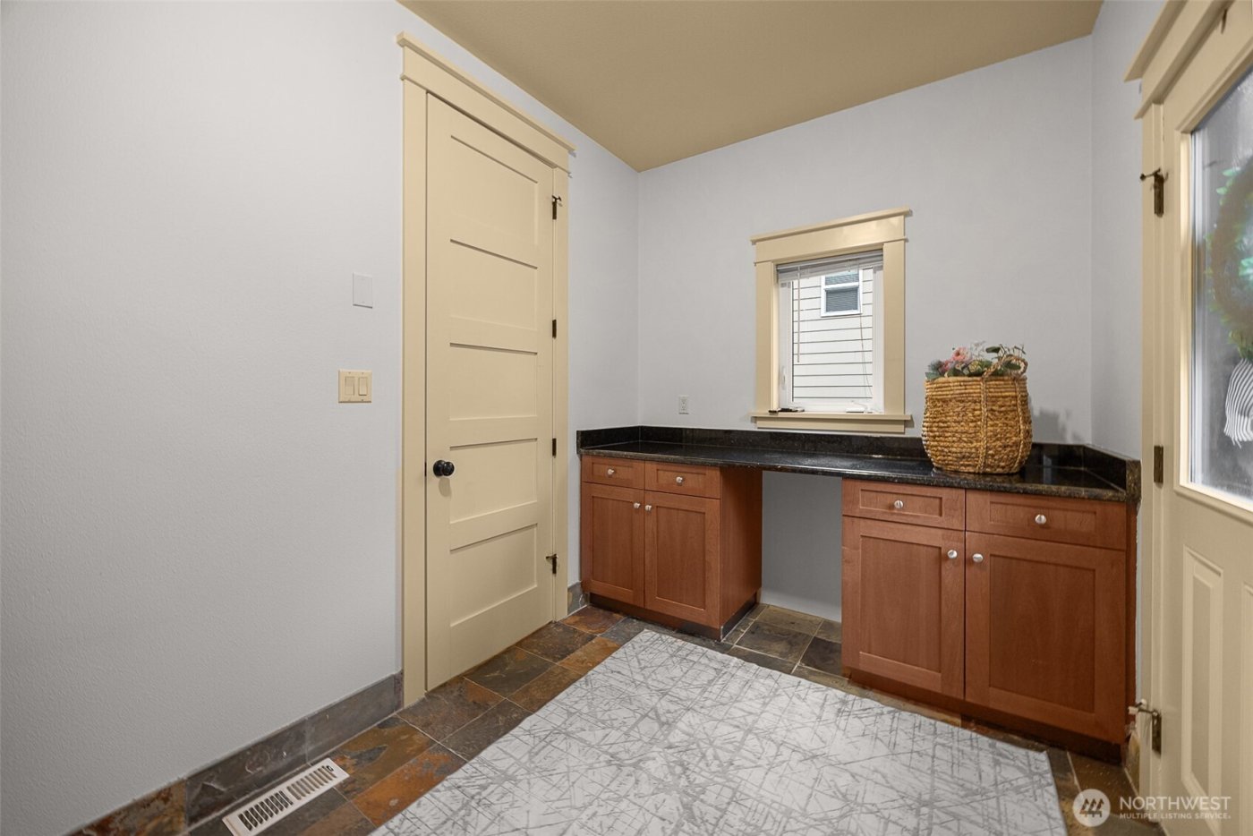 16305 SE 37th Street , Bellevue, WA 98008