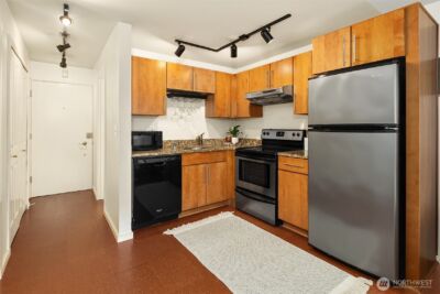 1707 Boylston Avenue #206, Seattle, WA 98122-2203 - Photo 4