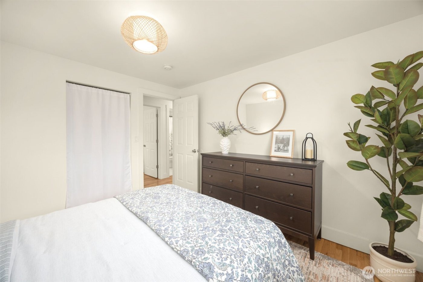 9427 8th Avenue SW #1, Seattle, WA 98106