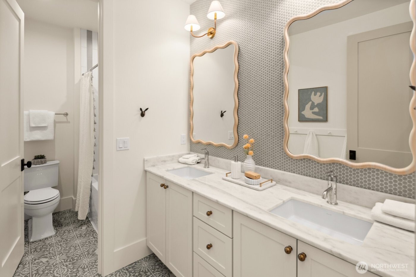 8221 22nd Avenue NE, Seattle, WA 98115