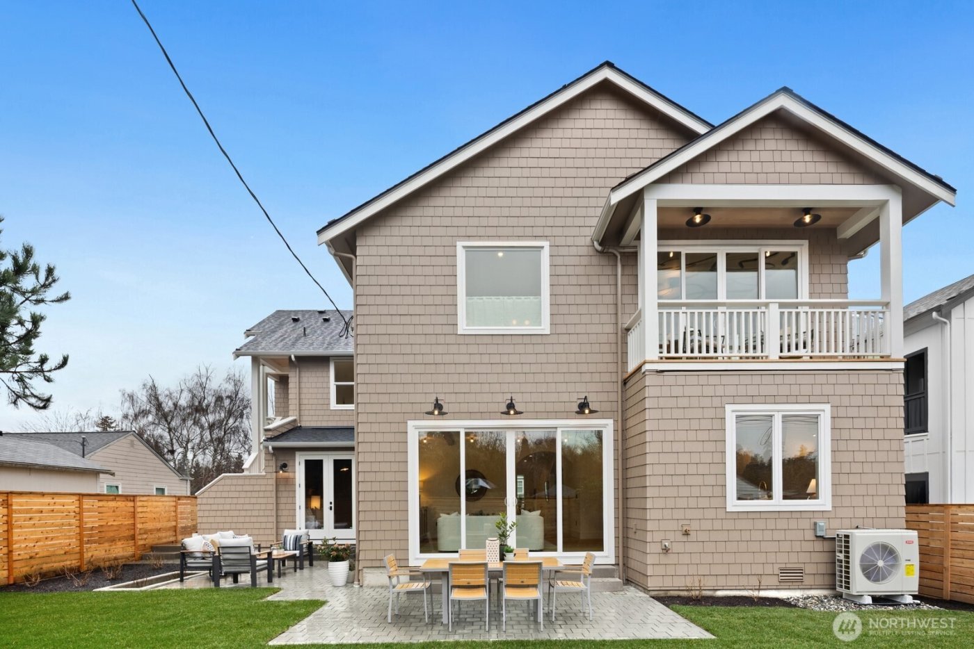 8221 22nd Avenue NE, Seattle, WA 98115