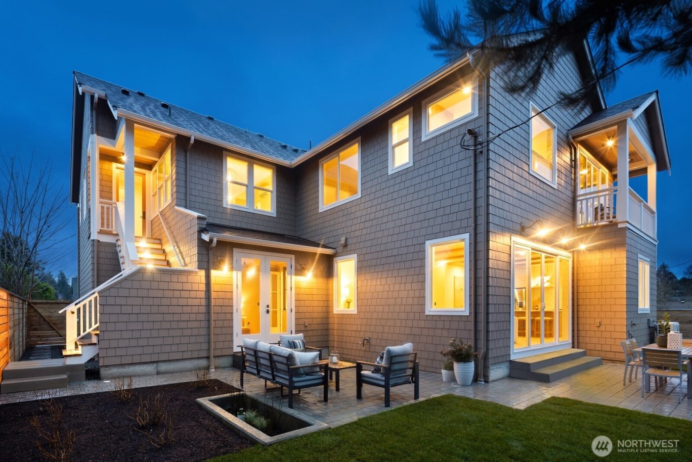 8221 22nd Avenue NE, Seattle, WA 98115