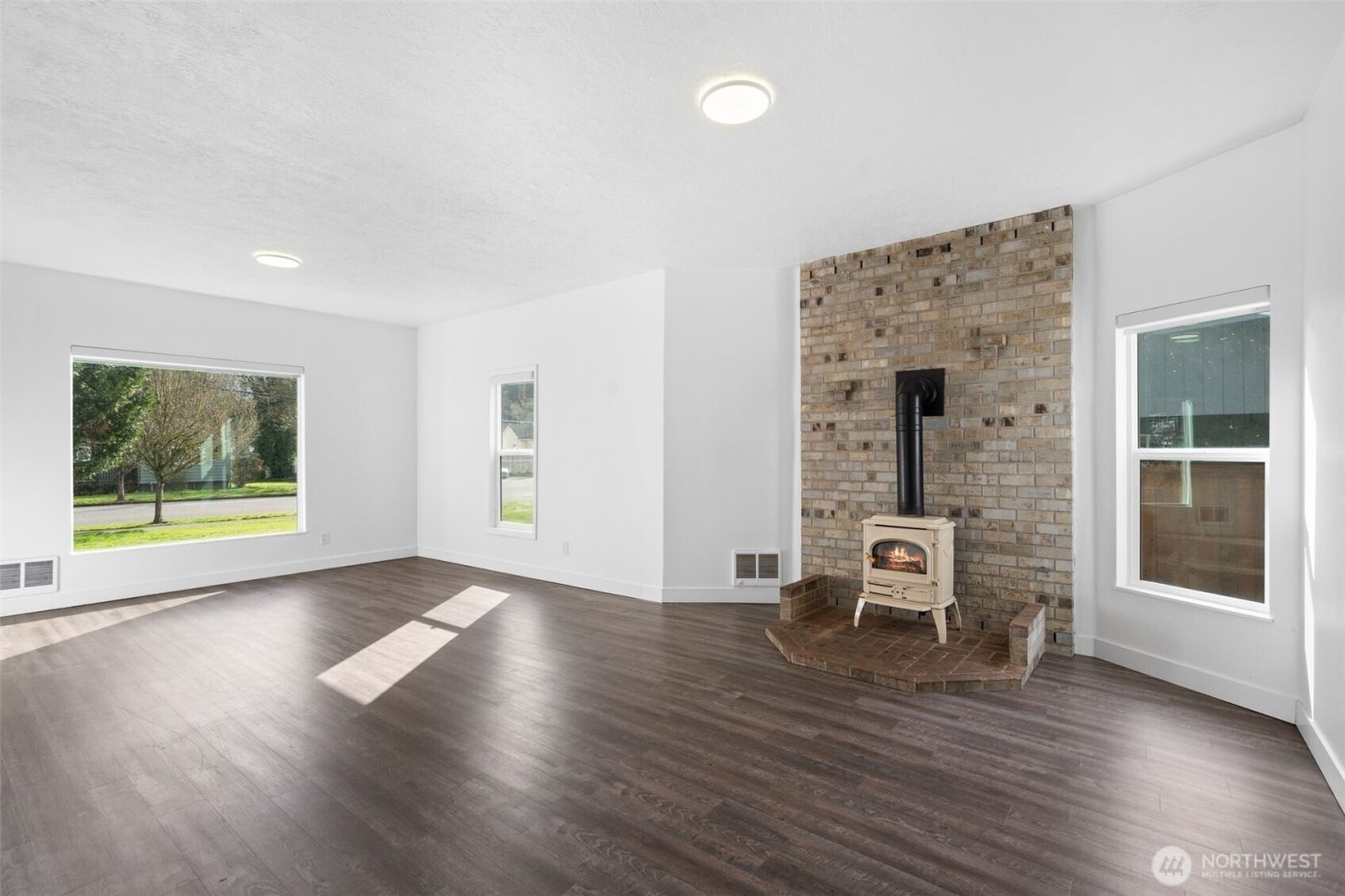 713 N Main Avenue , Ridgefield, WA 98642