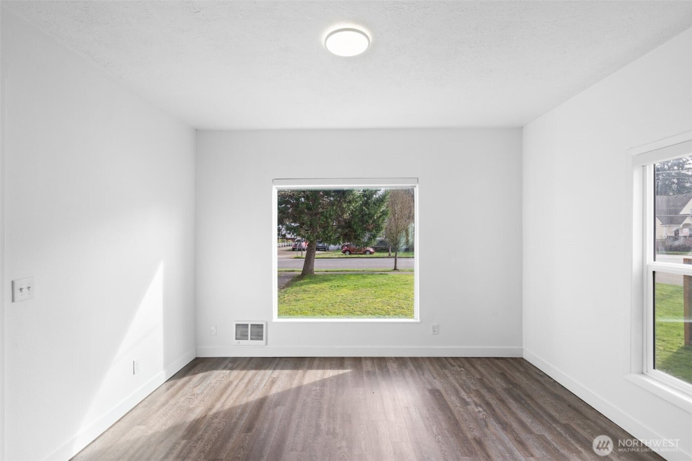 713 N Main Avenue , Ridgefield, WA 98642