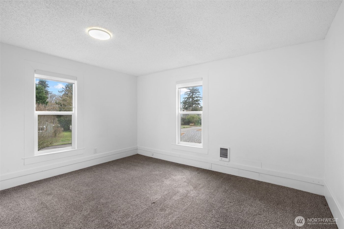 713 N Main Avenue , Ridgefield, WA 98642