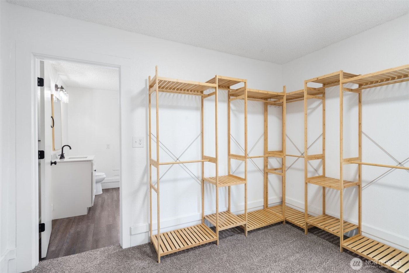 713 N Main Avenue , Ridgefield, WA 98642