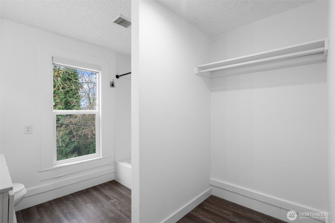 713 N Main Avenue , Ridgefield, WA 98642