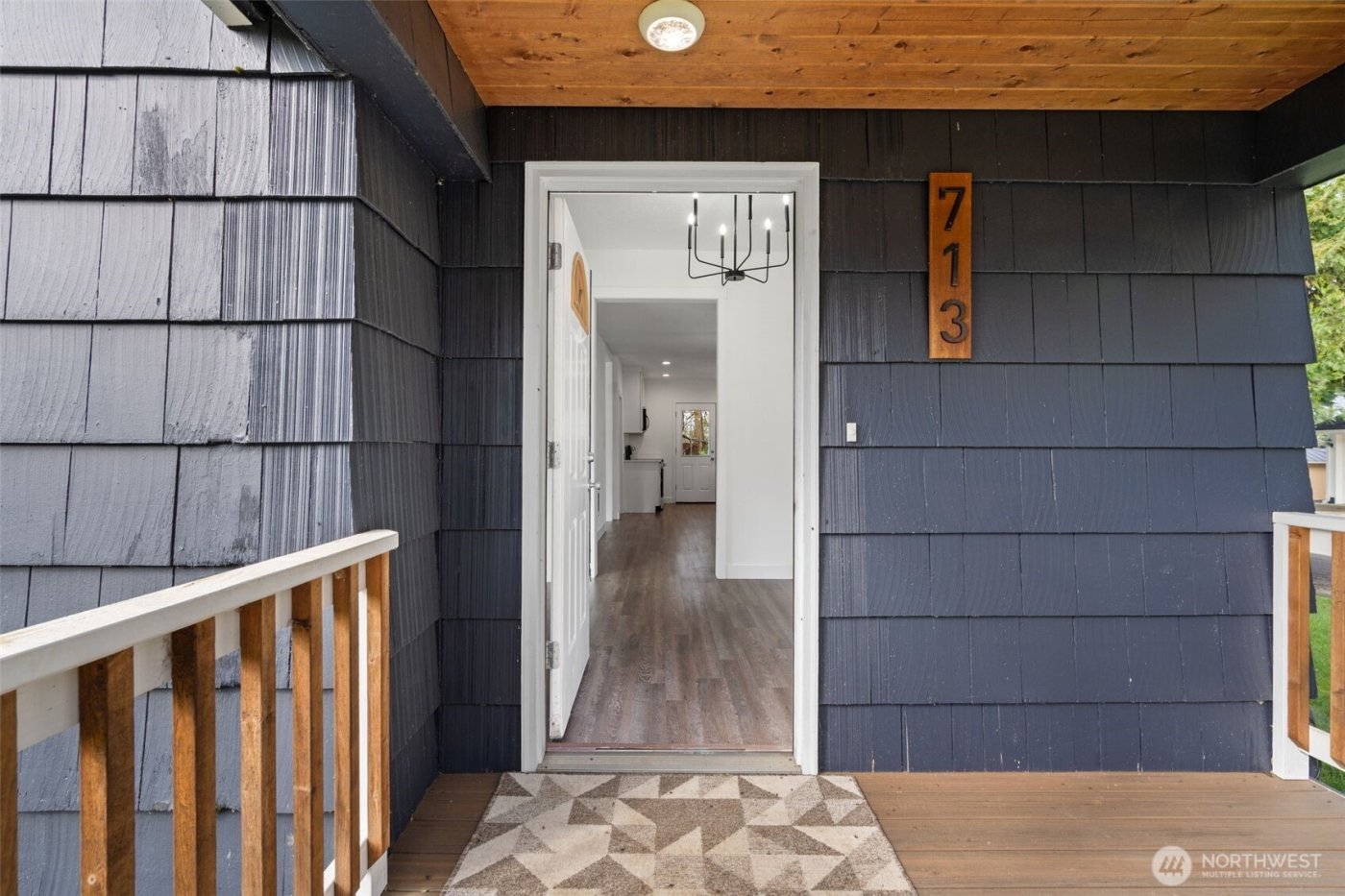 713 N Main Avenue , Ridgefield, WA 98642