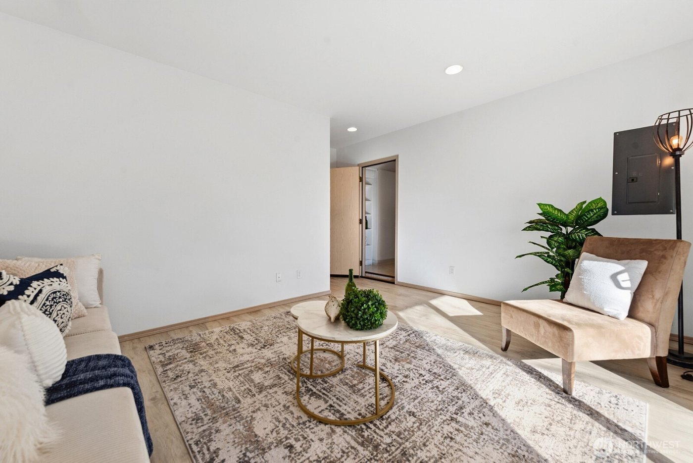 4846 B S Morgan Street , Seattle, WA 98118