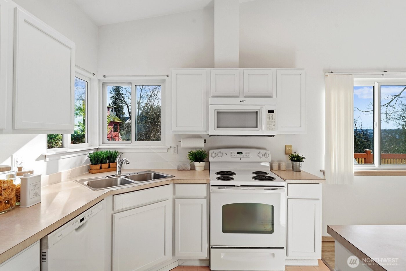 4846 B S Morgan Street , Seattle, WA 98118