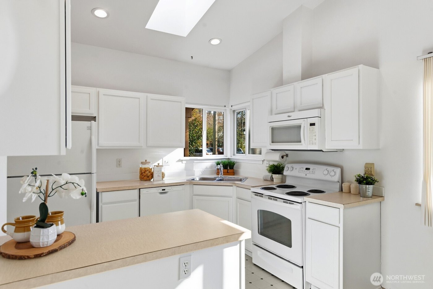 4846 B S Morgan Street , Seattle, WA 98118