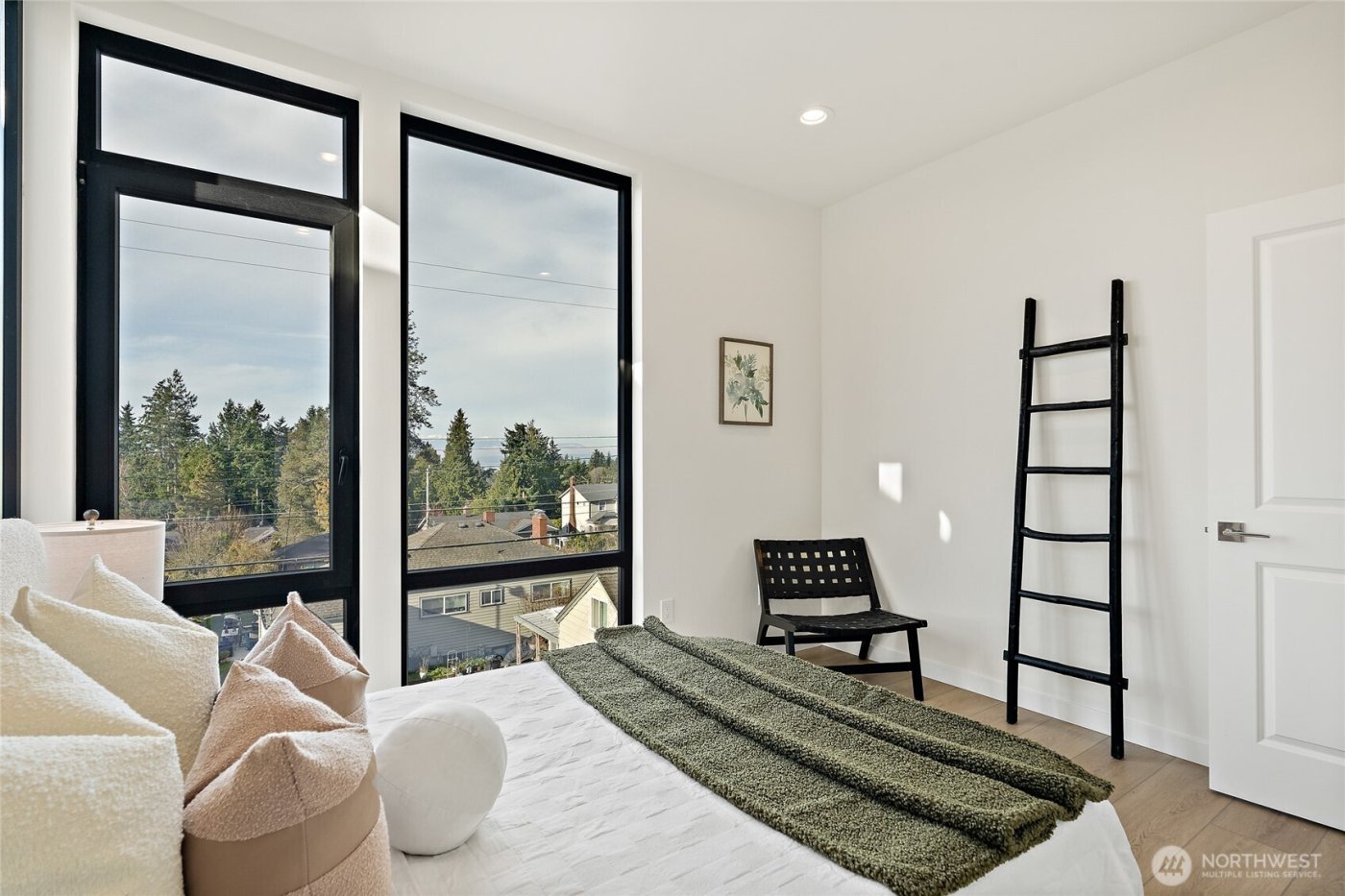 11229 Greenwood Avenue N #B, Seattle, WA 98133