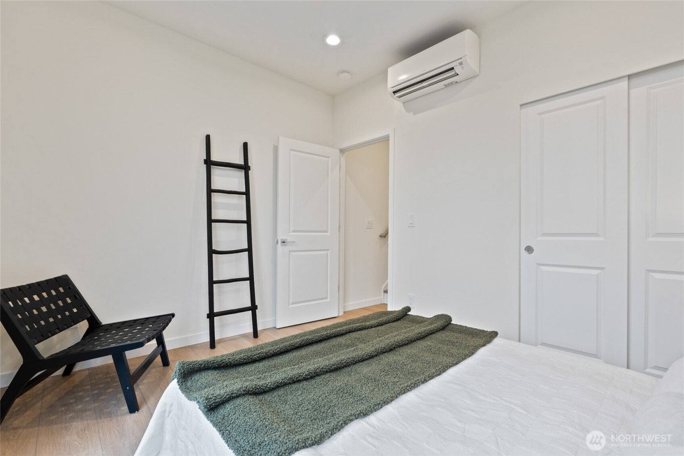 11229 Greenwood Avenue N #B, Seattle, WA 98133