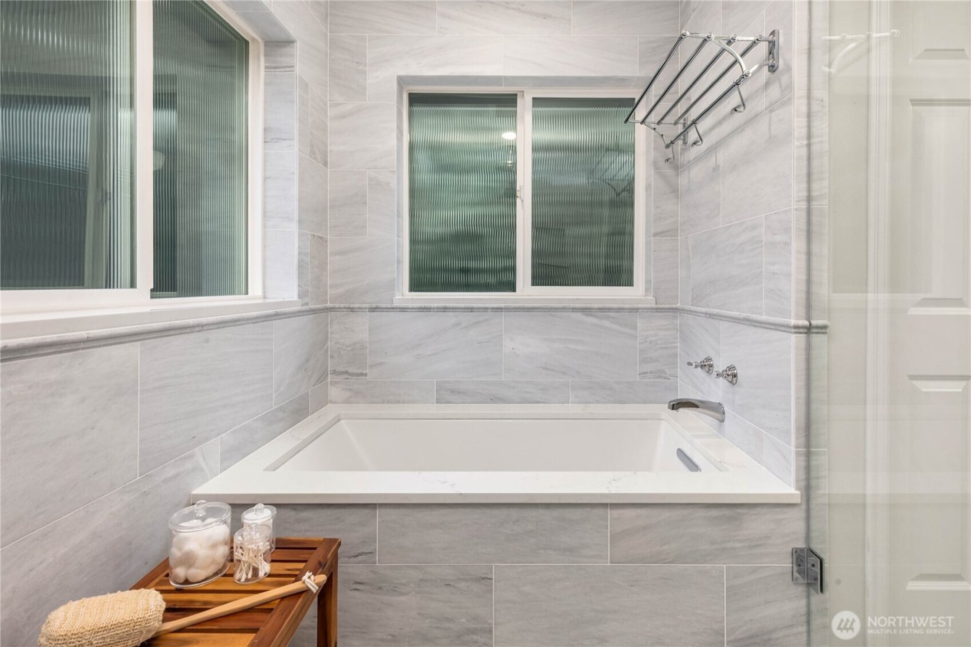 8841 SE 37th Street , Mercer Island, WA 98040