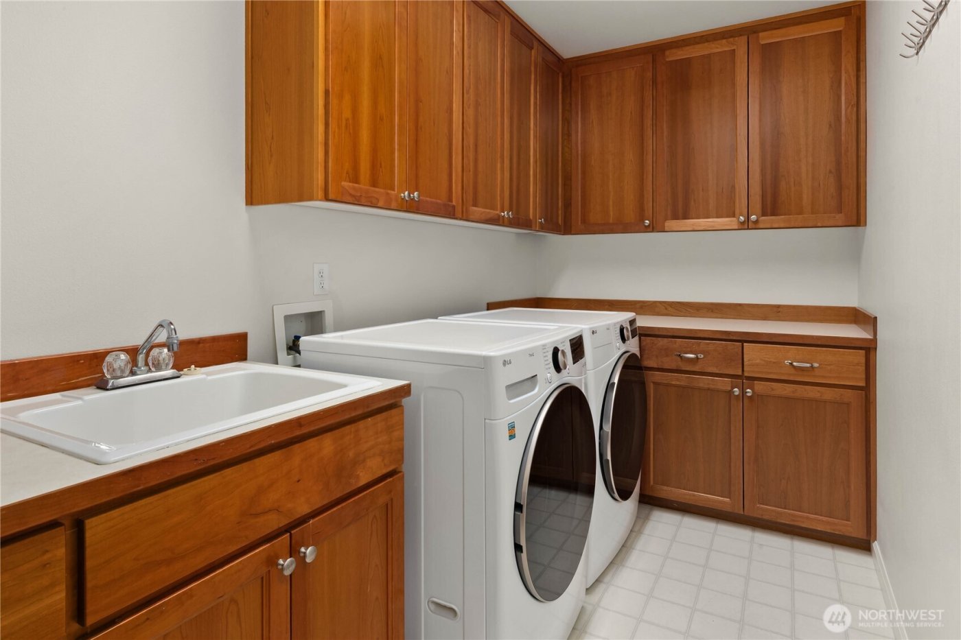 8841 SE 37th Street , Mercer Island, WA 98040