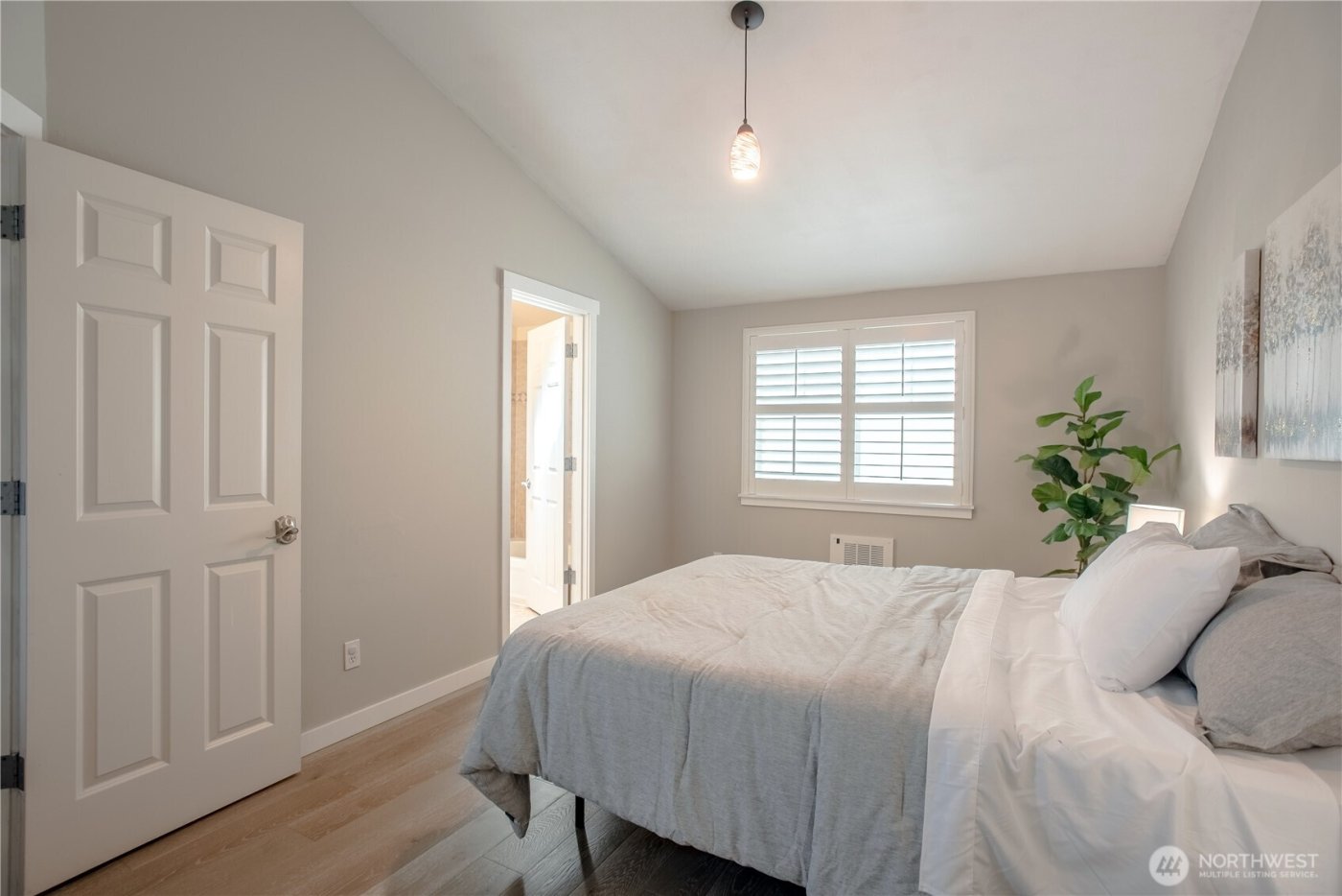 118 N 104th Street #A, Seattle, WA 98133