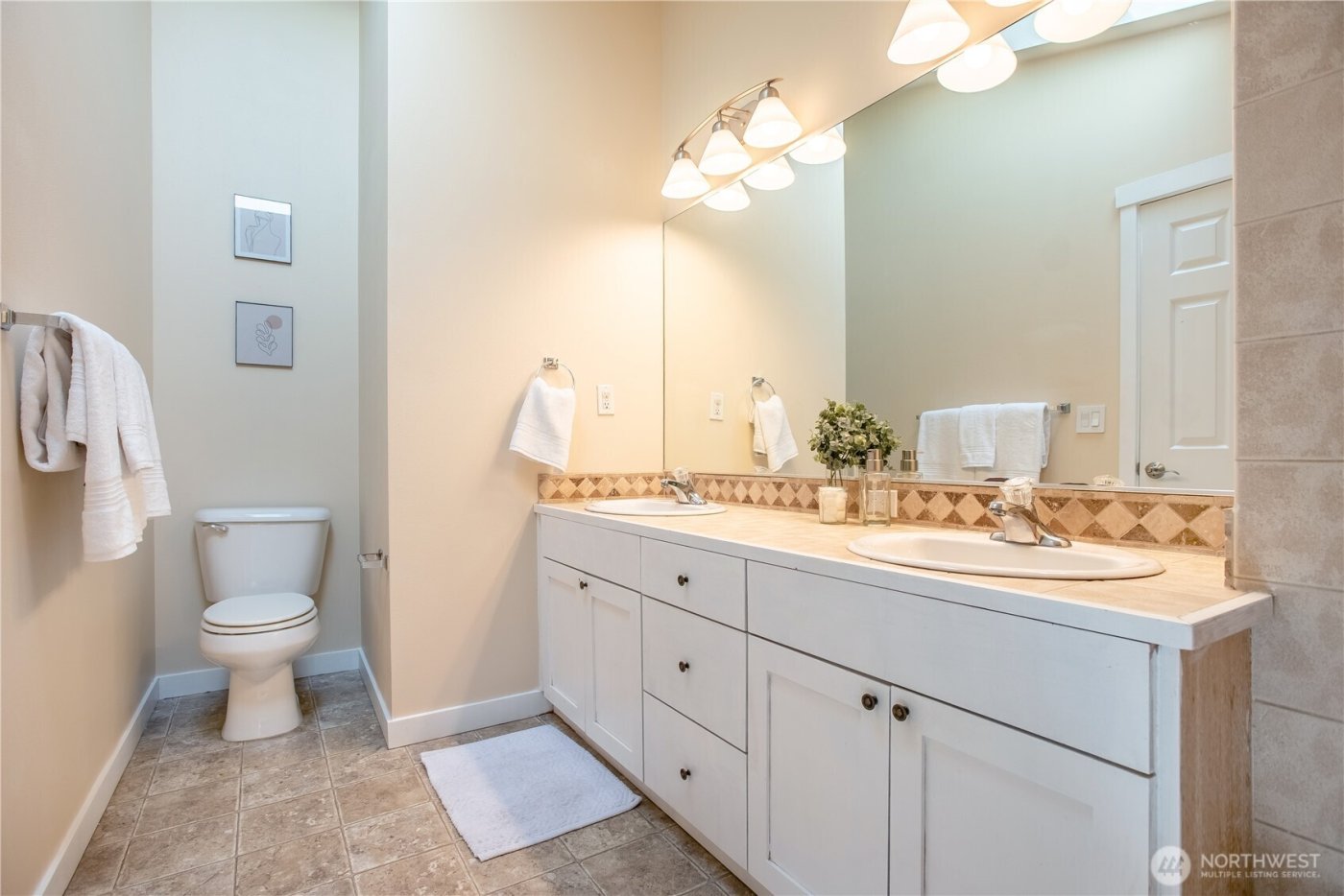 118 N 104th Street #A, Seattle, WA 98133