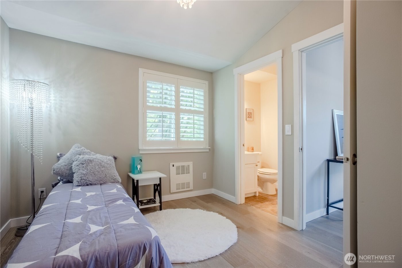 118 N 104th Street #A, Seattle, WA 98133