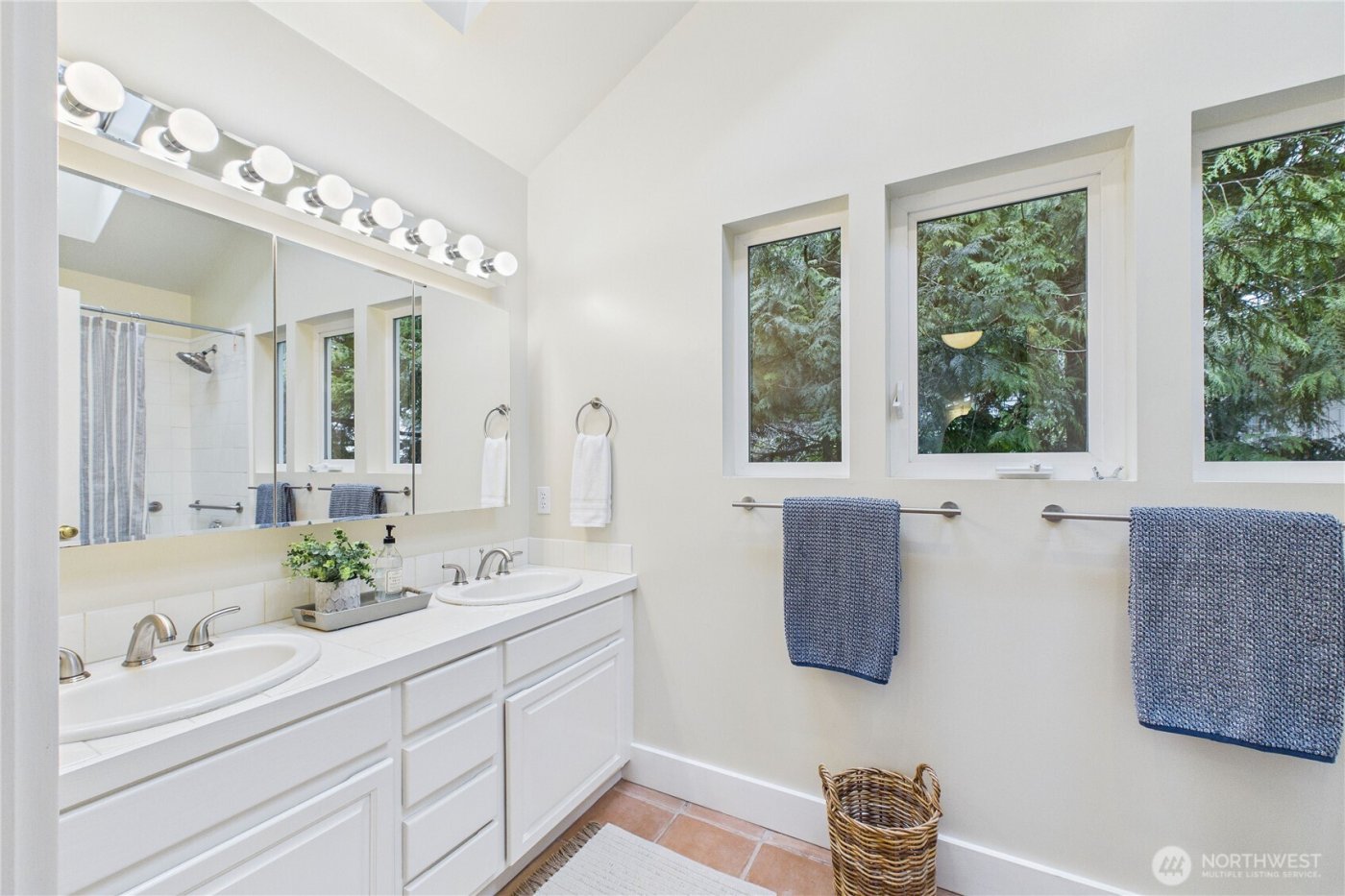 26248 Ohio Avenue NE, Kingston, WA 98346