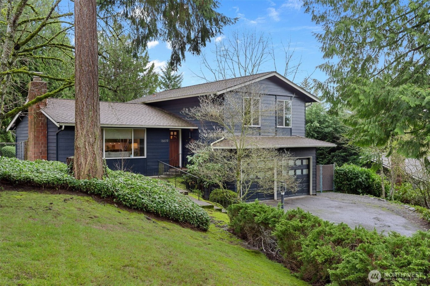 16609 NE 91st Street , Redmond, WA 98052-3722